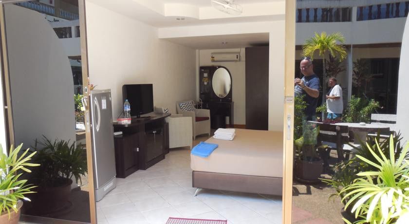 Hotel Blue Sky Patong Exterior foto